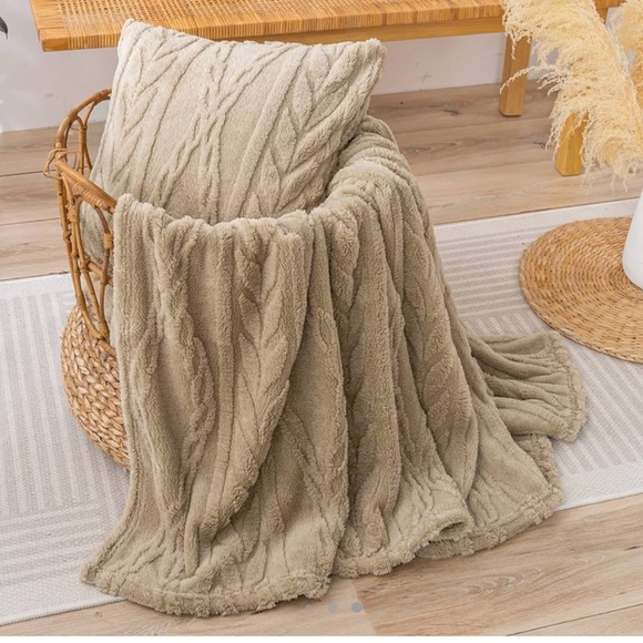 Sherpa Throw Blanket-3D Stylish Design Super Soft - Picture 3 of 3
